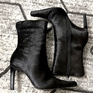 Studio TMLS Shiny black pony hair point toe booties